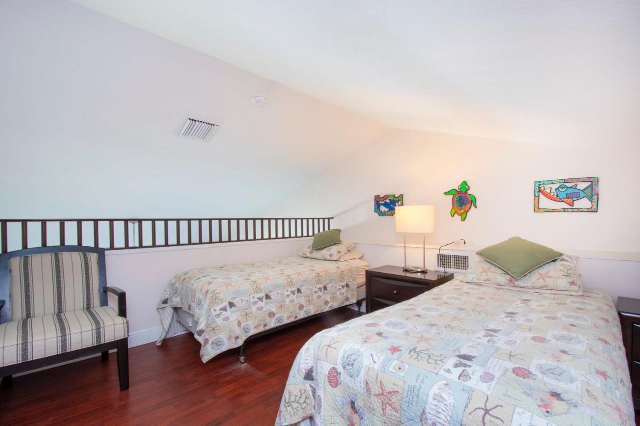 Beach Living At Island Pine Villas Blaw George Town Buitenkant foto